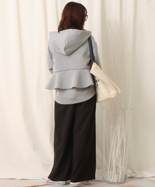 libelle more（リベル モア）の「ダンボールポンチ　バックフリルパーカー（パーカー・レディース・アイボリー/ブラック/杢グレー/グレイッシュベージュ/ミント/ネイビー・L/M）」の9枚目の写真