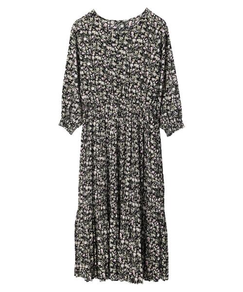 YECCA VECCA（イェッカヴェッカ）の「花柄ランダムプリーツワンピース