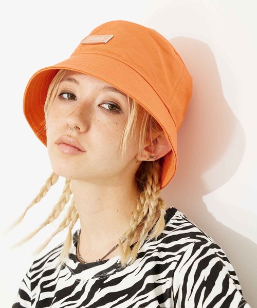 X-girl(エックスガール)の「LOGO BUCKET HAT/ロゴネーム バケットハット(ハット・レディース・ブラック/グレー/オレンジ・ONE SIZE)」の12枚目の写真