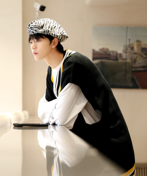 neos（ネオス）の「【neos -addictive design-】ビッグシルエット アシンメトリー ライン 刺繍 チルデン ニット ベスト（ベスト・メンズ・ホワイト/ブラック/グリーン/ブルー/イエロー・LARGE/MEDIUM）」の20枚目の写真