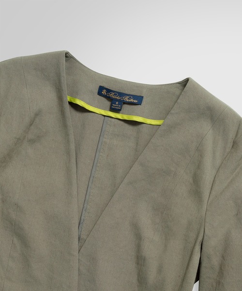 BROOKS BROTHERS(ブルックスブラザーズ)の「リネンブレンド シングル1ボタン ノーカラージャケット(ノーカラージャケット・レディース・オリーブ・2/4/0)」の2枚目の写真