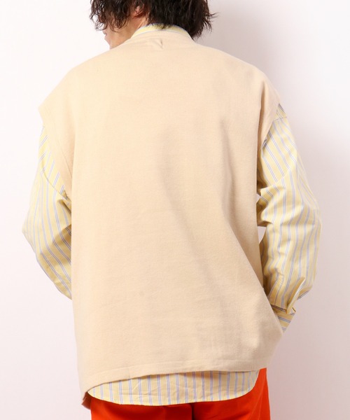 Revo.（レボ）の「Revo. コットン混 12G ルーズニットベスト（ベスト・メンズ・ホワイト/ブラック/グレー/ブルー・2/1）」の7枚目の写真