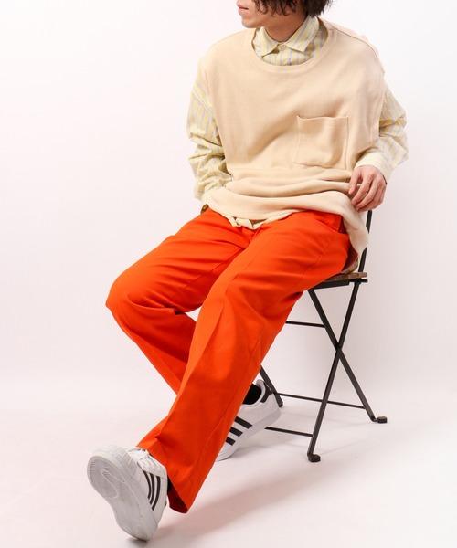 Revo.（レボ）の「Revo. コットン混 12G ルーズニットベスト（ベスト・メンズ・ホワイト/ブラック/グレー/ブルー・2/1）」の8枚目の写真