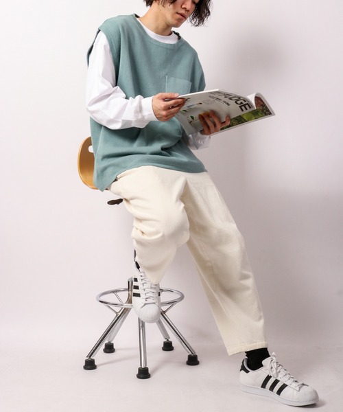 Revo.（レボ）の「Revo. コットン混 12G ルーズニットベスト（ベスト・メンズ・ホワイト/ブラック/グレー/ブルー・2/1）」の20枚目の写真