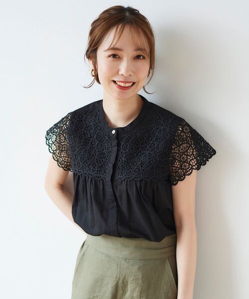 le.coeur blanc(ルクールブラン)の「エンブロイダリーレースフレンチブラウス(シャツ/ブラウス・レディース・オフホワイト/ブラック/ダークグリーン・38)」の3枚目の写真