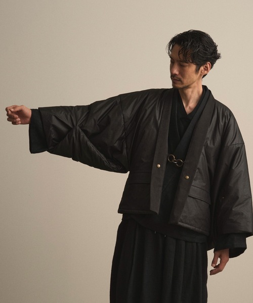 和ROBE(ワローブ)の「和ROBE / PUFFER HAORI(ブルゾン・メンズ・ブラック/ダークオリーブ・3/2)」の12枚目の写真