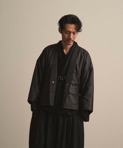 和ROBE(ワローブ)の「和ROBE / PUFFER HAORI(ブルゾン・メンズ・ブラック/ダークオリーブ・3/2)」の13枚目の写真