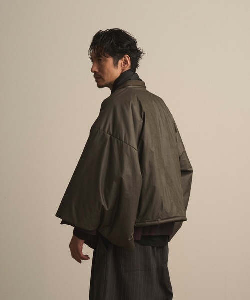和ROBE(ワローブ)の「和ROBE / PUFFER HAORI(ブルゾン・メンズ・ブラック/ダークオリーブ・3/2)」の18枚目の写真