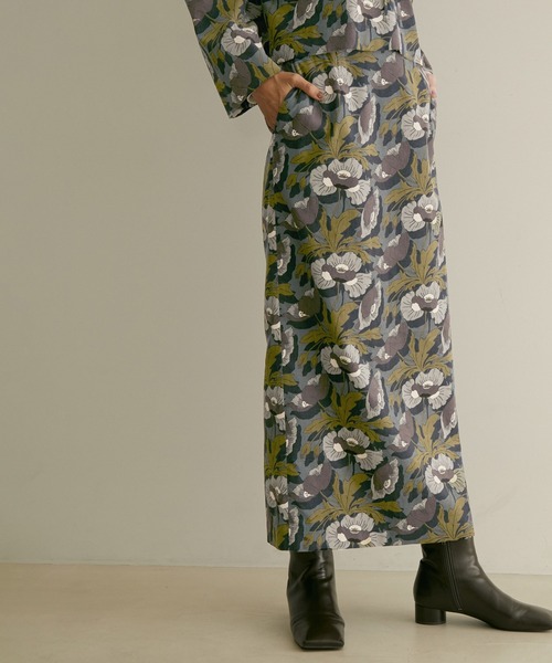 SALON adam et rope'（サロン アダム エ ロペ）の「【セットアップ対応】リバティプリントロングタイトスカート（スカート・レディース・カーキ/レッド系その他5・S/M）」の2枚目の写真