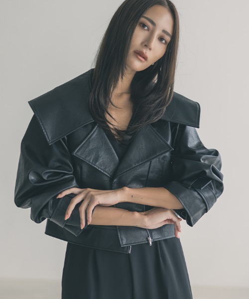 AMBIENT（アンビエント）の「ビッグカラーフェイクレザージャケット（ライダースジャケット・レディース・ブラック/アイボリー・S/M）」の2枚目の写真
