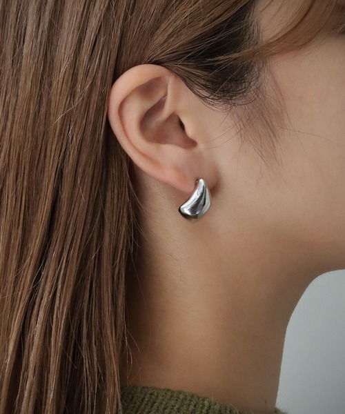 cheriella（シェリエラ）の「【cheriella】変形ドロップメタルピアス（ピアス（両耳用）・レディース・シルバー/ゴールド・FREE）」の7枚目の写真