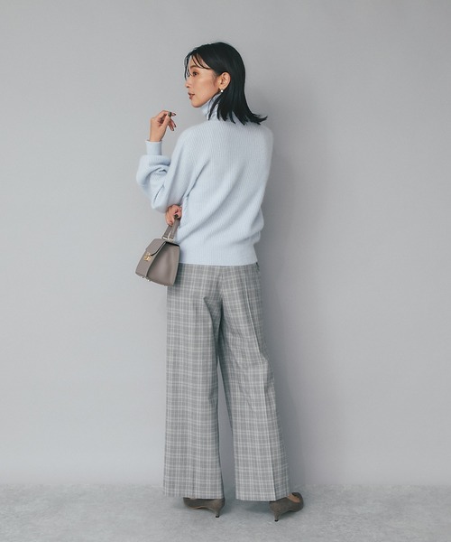 RIVE DROITE（リヴドロワ）の「つい触れたくなるようなふわふわ感/ヘアリーヤーンクロップドタートルニット（ニット/セーター・レディース・サーモンピンク/モカ/サックスブルー・FREE）」の9枚目の写真