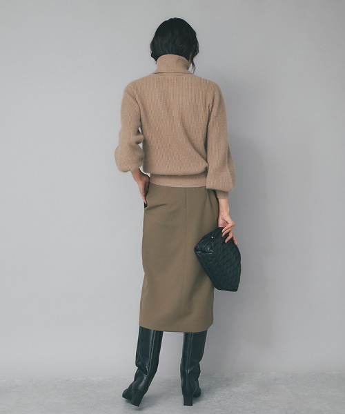 RIVE DROITE（リヴドロワ）の「つい触れたくなるようなふわふわ感/ヘアリーヤーンクロップドタートルニット（ニット/セーター・レディース・サーモンピンク/モカ/サックスブルー・FREE）」の7枚目の写真