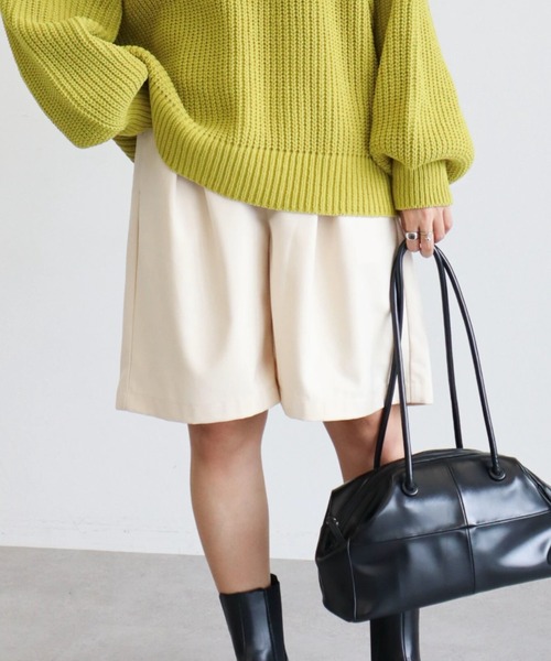 Green Parks(グリーンパークス)の「ツータックハーフパンツ(その他パンツ・レディース・ブラック/グレー/ホワイト系その他2・FREE)」の1枚目の写真