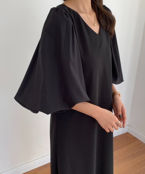 ECLIN(エクラン)の「異素材ボリュームスリーブロングワンピース(ワンピース・レディース・ブルーグリーン/ブラック/グリーン/ワインレッド/モカ・M/L)」の8枚目の写真