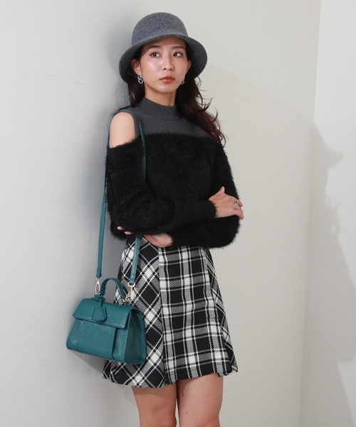 Cheek（チーク）の「シャギー肩開きレイヤードニット（ニット/セーター・レディース・チャコールグレー/ベージュ/ブラック・MEDIUM）」の11枚目の写真