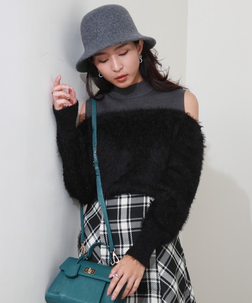 Cheek（チーク）の「シャギー肩開きレイヤードニット（ニット/セーター・レディース・チャコールグレー/ベージュ/ブラック・MEDIUM）」の12枚目の写真