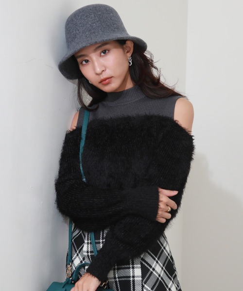 Cheek（チーク）の「シャギー肩開きレイヤードニット（ニット/セーター・レディース・チャコールグレー/ベージュ/ブラック・MEDIUM）」の13枚目の写真