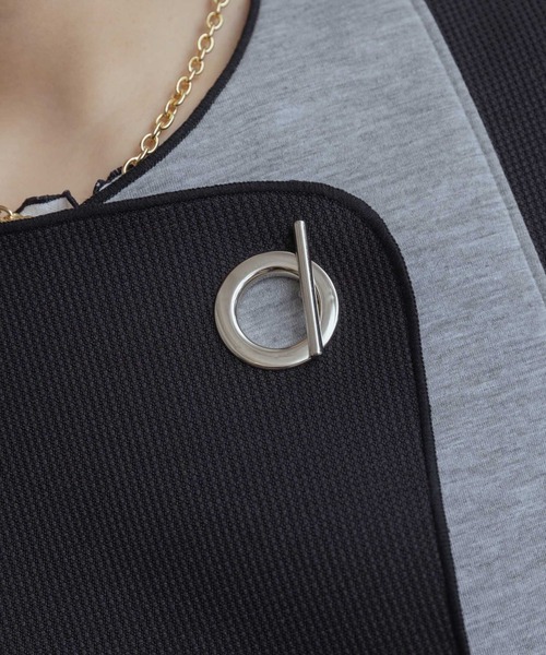 Eimee Law（エイミーロウ）の「バーボタン アイレットジレ（ベスト・レディース・ブラック/アイボリー/ライトグレー・38）」の10枚目の写真