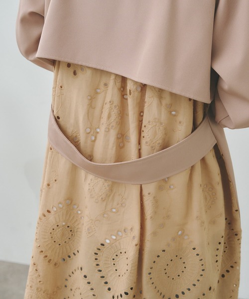 Chez toi（シェトワ）の「BACKカットワークレーストレンチコート