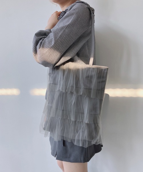 AS KNOW AS plus（アズノゥアズプラス）の「○ティアードフリルトートバッグ（トートバッグ・レディース・ピンク/ブラック/ライトベージュ/グレイッシュベージュ/ブラック系/シルバー系/アイボリー系/グリーン系その他/グレー系その他/ピンク系その他/ホワイト系その他/ブラック系その他・FREE）」の5枚目の写真