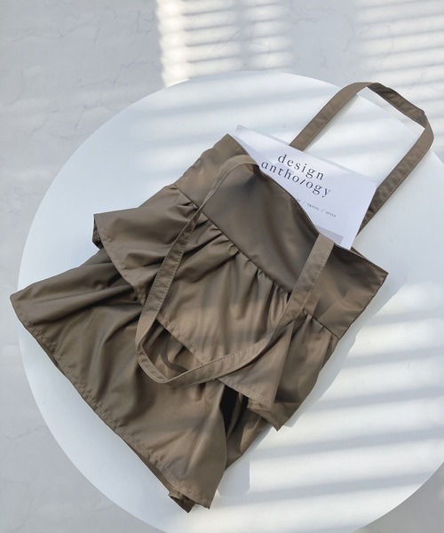 AS KNOW AS plus（アズノゥアズプラス）の「○ティアードフリルトートバッグ（トートバッグ・レディース・ピンク/ブラック/ライトベージュ/グレイッシュベージュ/ブラック系/シルバー系/アイボリー系/グリーン系その他/グレー系その他/ピンク系その他/ホワイト系その他/ブラック系その他・FREE）」の17枚目の写真