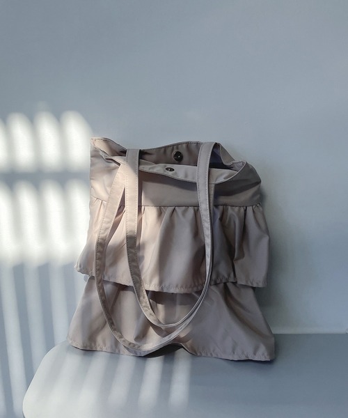 AS KNOW AS plus（アズノゥアズプラス）の「○ティアードフリルトートバッグ（トートバッグ・レディース・ピンク/ブラック/ライトベージュ/グレイッシュベージュ/ブラック系/シルバー系/アイボリー系/グリーン系その他/グレー系その他/ピンク系その他/ホワイト系その他/ブラック系その他・FREE）」の19枚目の写真