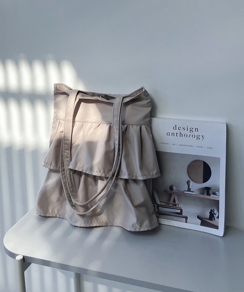 AS KNOW AS plus（アズノゥアズプラス）の「○ティアードフリルトートバッグ（トートバッグ・レディース・ピンク/ブラック/ライトベージュ/グレイッシュベージュ/ブラック系/シルバー系/アイボリー系/グリーン系その他/グレー系その他/ピンク系その他/ホワイト系その他/ブラック系その他・FREE）」の20枚目の写真