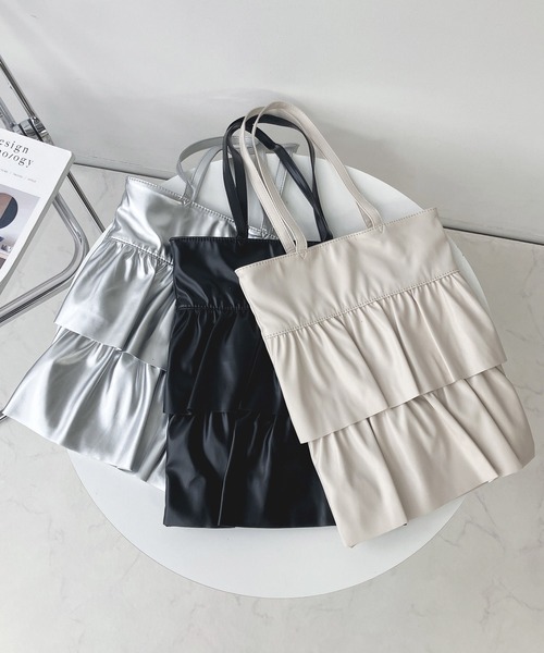 AS KNOW AS plus（アズノゥアズプラス）の「○ティアードフリルトートバッグ（トートバッグ・レディース・ピンク/ブラック/ライトベージュ/グレイッシュベージュ/ブラック系/シルバー系/アイボリー系/グリーン系その他/グレー系その他/ピンク系その他/ホワイト系その他/ブラック系その他・FREE）」の21枚目の写真