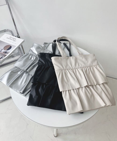 AS KNOW AS plus（アズノゥアズプラス）の「○ティアードフリルトートバッグ（トートバッグ・レディース・ピンク/ブラック/ライトベージュ/グレイッシュベージュ/ブラック系/シルバー系/アイボリー系/グリーン系その他/グレー系その他/ピンク系その他/ホワイト系その他/ブラック系その他・FREE）」の22枚目の写真