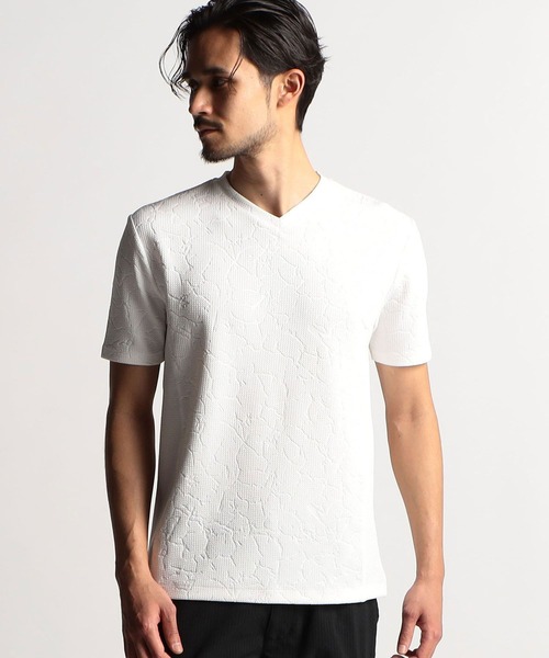 NICOLE CLUB FOR MEN（ニコルクラブフォーメン）の「【23年モデル WEB限定再販売】クラックエンボス半袖Ｖネックカットソー（Tシャツ/カットソー・メンズ・オフホワイト/ブラック/ラベンダー/シルバーグレー・X-LARGE/MEDIUM/LARGE）」の2枚目の写真