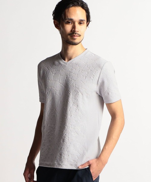 NICOLE CLUB FOR MEN（ニコルクラブフォーメン）の「【23年モデル WEB限定再販売】クラックエンボス半袖Ｖネックカットソー（Tシャツ/カットソー・メンズ・オフホワイト/ブラック/ラベンダー/シルバーグレー・X-LARGE/MEDIUM/LARGE）」の4枚目の写真