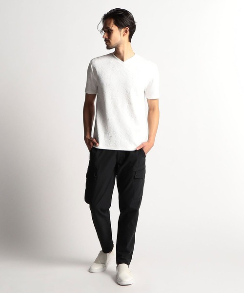 NICOLE CLUB FOR MEN（ニコルクラブフォーメン）の「【23年モデル WEB限定再販売】クラックエンボス半袖Ｖネックカットソー（Tシャツ/カットソー・メンズ・オフホワイト/ブラック/ラベンダー/シルバーグレー・X-LARGE/MEDIUM/LARGE）」の5枚目の写真