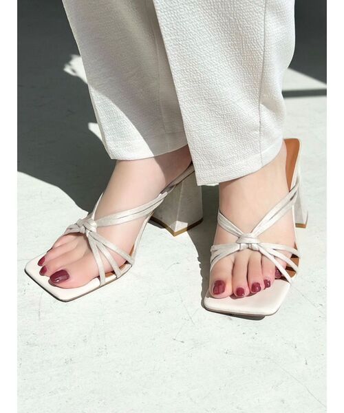 RESEXXY（リゼクシー）の「スウェードサンダル（サンダル・レディース・グリーン/アイボリー・SMALL/MEDIUM/LARGE）」の2枚目の写真