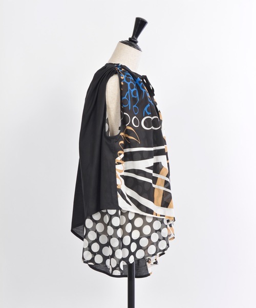 gomme（ゴム）の「リーフプリント　ギャザードッキングブラウス（シャツ/ブラウス・レディース・ホワイト/ブラック・MEDIUM）」の5枚目の写真