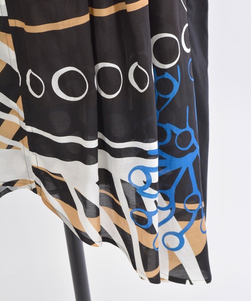 gomme（ゴム）の「リーフプリント　ギャザードッキングブラウス（シャツ/ブラウス・レディース・ホワイト/ブラック・MEDIUM）」の18枚目の写真