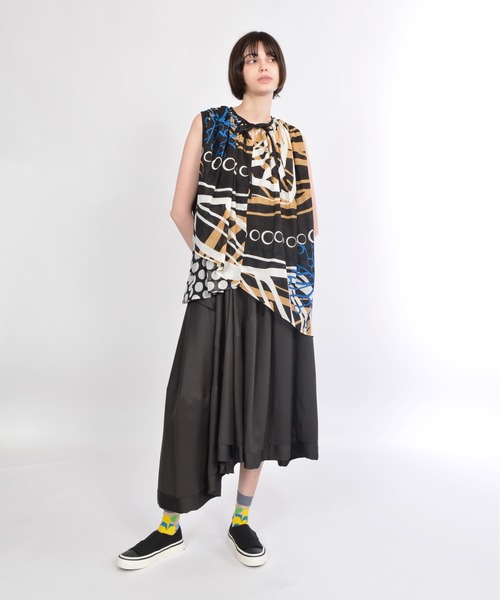 gomme（ゴム）の「リーフプリント　ギャザードッキングブラウス（シャツ/ブラウス・レディース・ホワイト/ブラック・MEDIUM）」の6枚目の写真