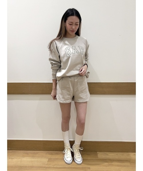 GAP(ギャップ)の「ヴィンテージ ソフトGAPアーチロゴ入りスウェット・トレーナー(スウェット・レディース・ホワイト/オフホワイト/ブラック・XXS/XL/L/M/S/XS)」の12枚目の写真