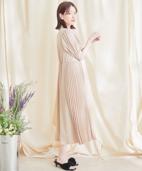 Jayro（ジャイロ）の「ボリューム袖サイドプリーツワンピース（ワンピース・レディース・ベージュ/ブラック/ラベンダー/ホワイト系その他/ブルー・M）」の17枚目の写真