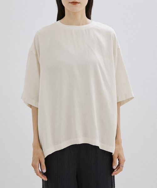 SALON adam et rope'（サロン アダム エ ロペ）の「フィブリルサテンプルオーバーTシャツ/ブラウス（Tシャツ/カットソー・レディース・ブラック/オフホワイト/ブラウン系その他2・FREE）」の5枚目の写真