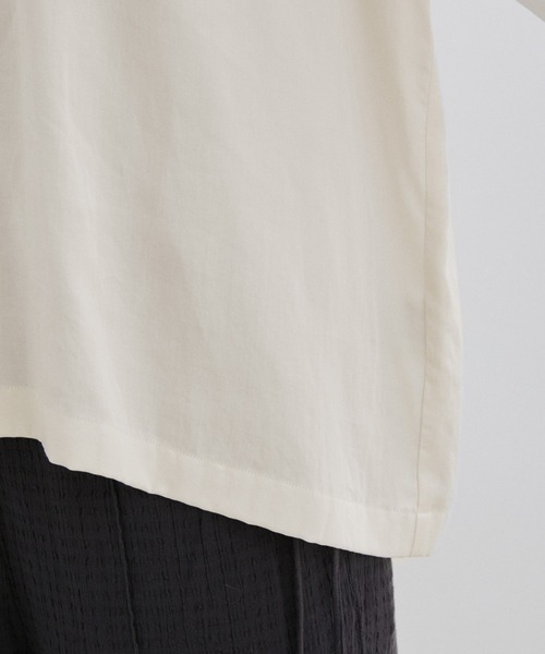 SALON adam et rope'（サロン アダム エ ロペ）の「フィブリルサテンプルオーバーTシャツ/ブラウス（Tシャツ/カットソー・レディース・ブラック/オフホワイト/ブラウン系その他2・FREE）」の18枚目の写真