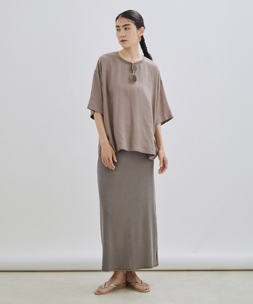 SALON adam et rope'（サロン アダム エ ロペ）の「フィブリルサテンプルオーバーTシャツ/ブラウス（Tシャツ/カットソー・レディース・ブラック/オフホワイト/ブラウン系その他2・FREE）」の22枚目の写真