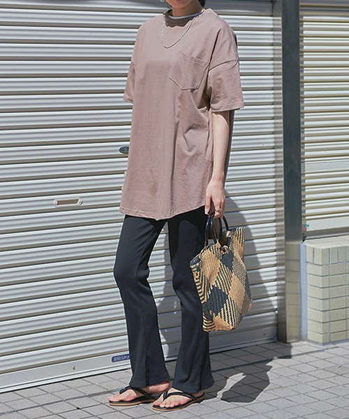 Fizz（フィズ）の「【Fizz/フィズ】　胸ポケット付きラウンドヘムビッグTシャツ（Tシャツ/カットソー・レディース・ブラック/アイボリー/ブルー/モカ/グリーン・L/M）」の12枚目の写真