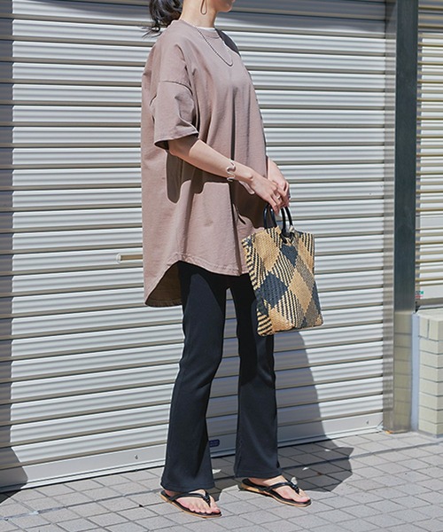 Fizz（フィズ）の「【Fizz/フィズ】　胸ポケット付きラウンドヘムビッグTシャツ（Tシャツ/カットソー・レディース・ブラック/アイボリー/ブルー/モカ/グリーン・L/M）」の13枚目の写真