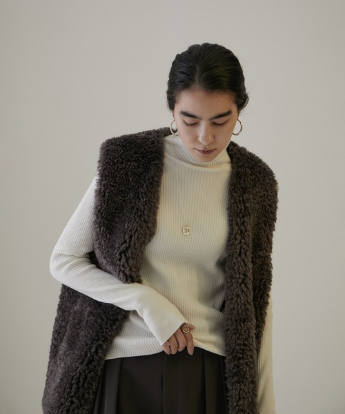 SALON adam et rope'（サロン アダム エ ロペ）の「カーリーエコファージレ/ベスト【制電機能付き】（ベスト・レディース・チャコールグレー/ベージュ・FREE）」の2枚目の写真