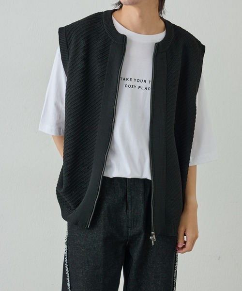 COLONY 2139（コロニートゥーワンスリーナイン）の「フルジップニットベスト（ベスト・メンズ・ブラック/グレイッシュベージュ・MEDIUM/LARGE）」の6枚目の写真
