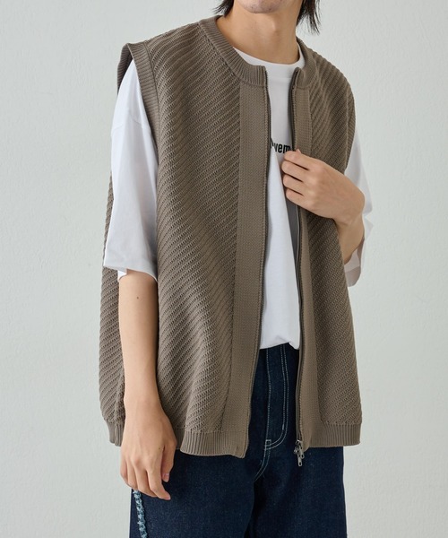 COLONY 2139（コロニートゥーワンスリーナイン）の「フルジップニットベスト（ベスト・メンズ・ブラック/グレイッシュベージュ・MEDIUM/LARGE）」の10枚目の写真