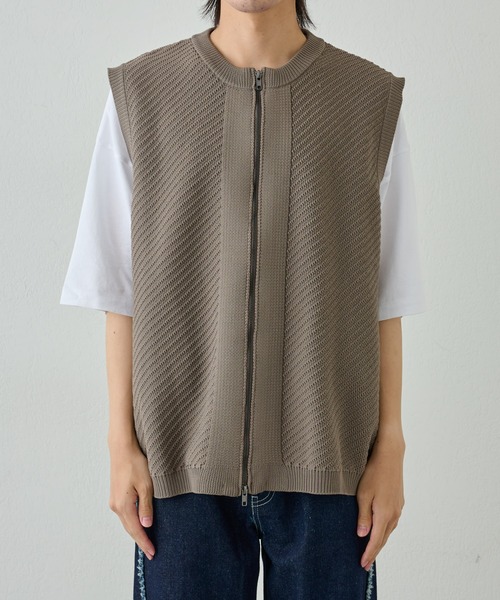 COLONY 2139（コロニートゥーワンスリーナイン）の「フルジップニットベスト（ベスト・メンズ・ブラック/グレイッシュベージュ・MEDIUM/LARGE）」の5枚目の写真