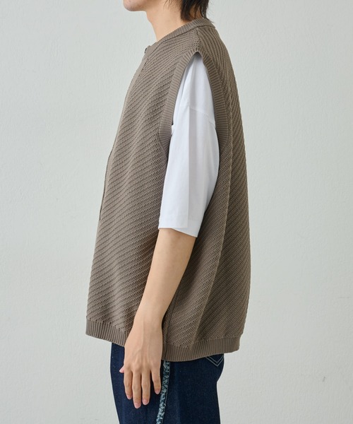 COLONY 2139（コロニートゥーワンスリーナイン）の「フルジップニットベスト（ベスト・メンズ・ブラック/グレイッシュベージュ・MEDIUM/LARGE）」の9枚目の写真