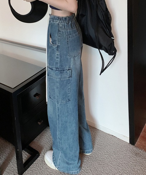 meJane（ミージェーン）の「サイドポケットワイドデニムカーゴパンツ（デニムパンツ・レディース・ブルー・S/M/L）」の4枚目の写真